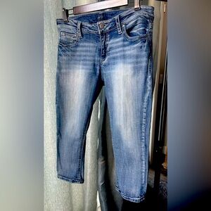 Day Trip Capri length distressed stretchy blue  jeans size 29 waist